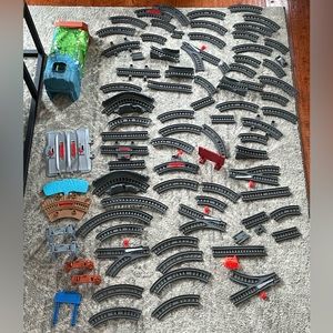 Trackmaster train tracks Huge Lot 86 pieces tunnel bridges curved straight piece